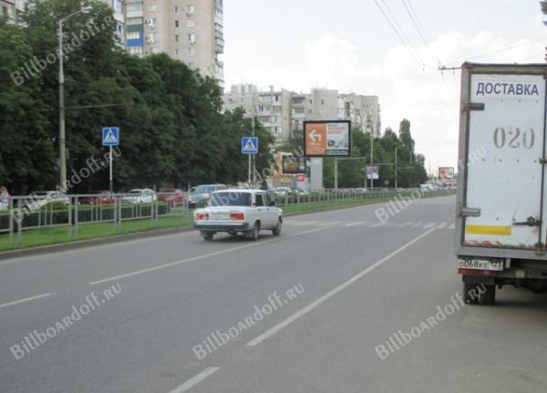 Тюляева № 19/1, на разделительной полосе