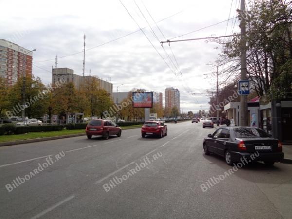 Тюляева № 19/2, на разделительной полосе