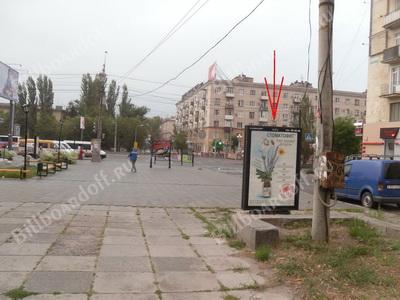 13-ой Гвардейской Дивизии ул. / Ленина просп. (в 34м от пересечения)