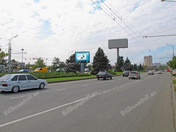 Мачуги ул., 27 (на разделительной полосе)