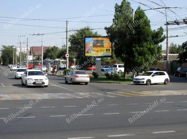 Северная ул., 2 (на разделительной полосе)