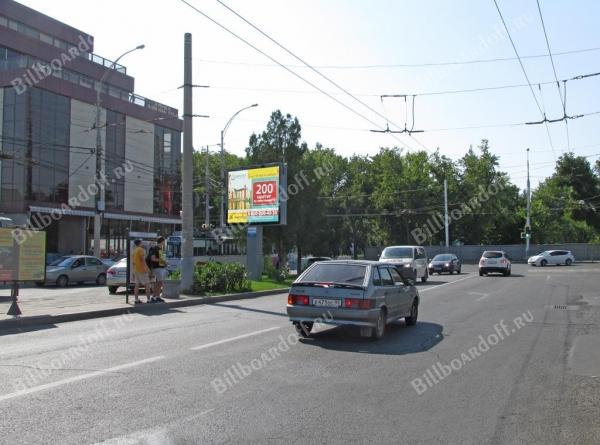 Северная ул., 2 (на разделительной полосе)