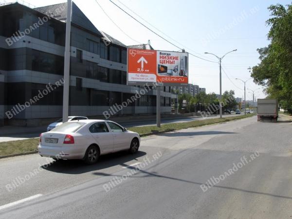 Уральская ул., 210 (на разделительной полосе) (в город)