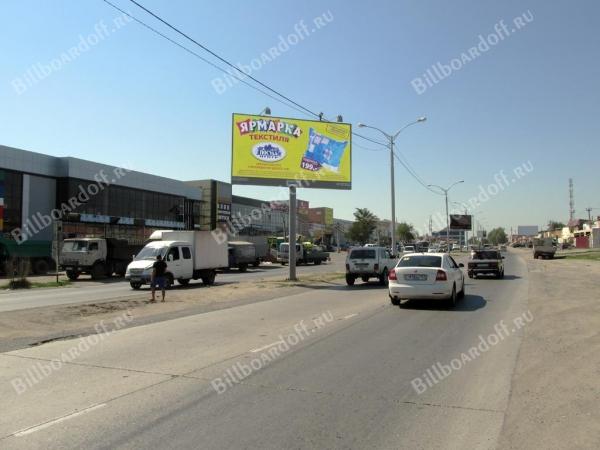 Уральская ул., 212/4 (на разделительной полосе) 