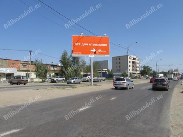 Уральская ул., 212/4 (на разделительной полосе)