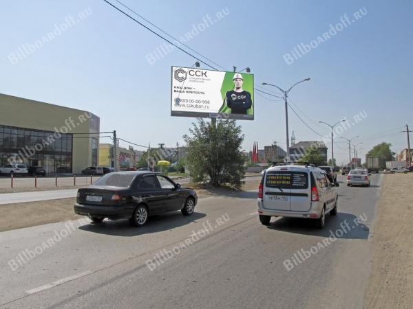 Уральская ул., 212/9 (на разделительной полосе) 