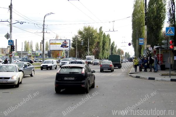 Космонавтов ул., ТЦ Карусель (призма)