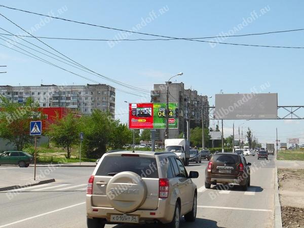 Землячки ул. / 30-летия Победы бул. (в 14м от пересечения)