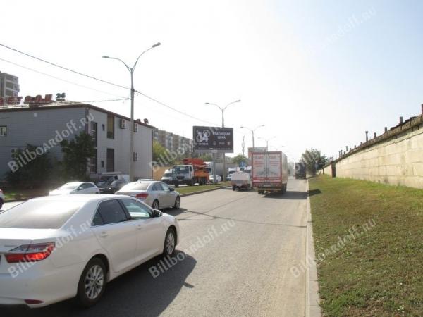 Уральская № 198/2 (на разделительной полосе)