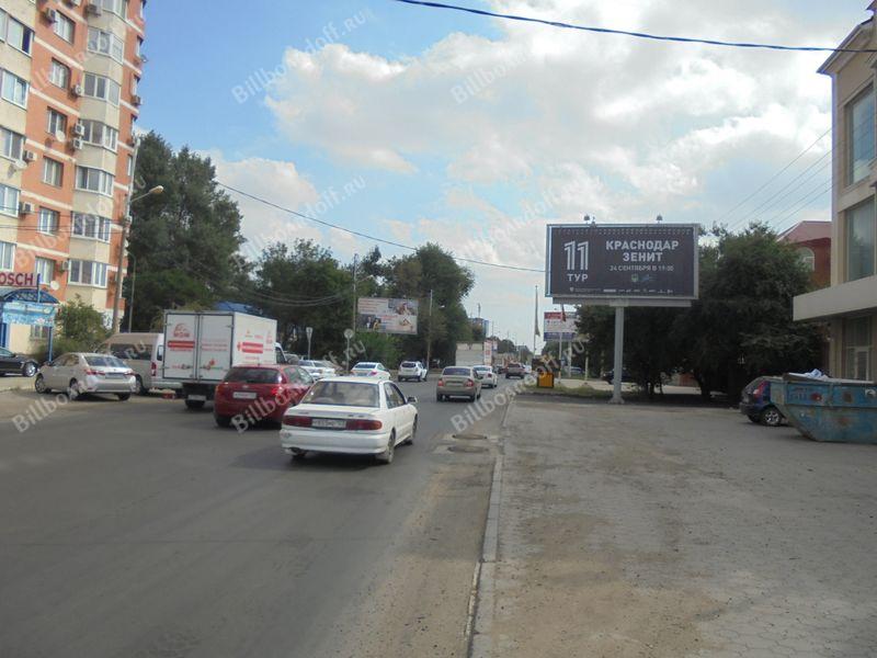 Уральская рядом с № 28 