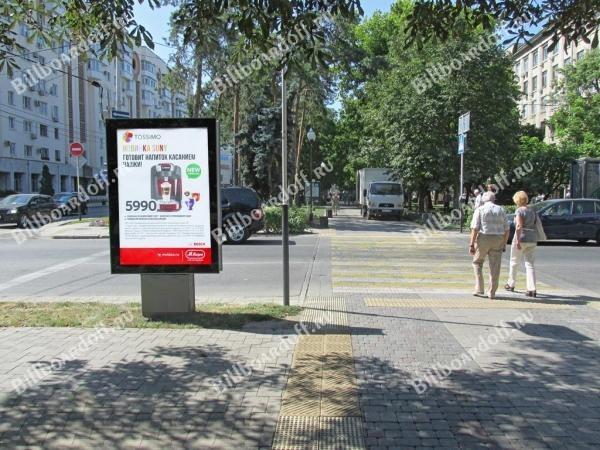 Красная ул., 158 (в центре бульвара)