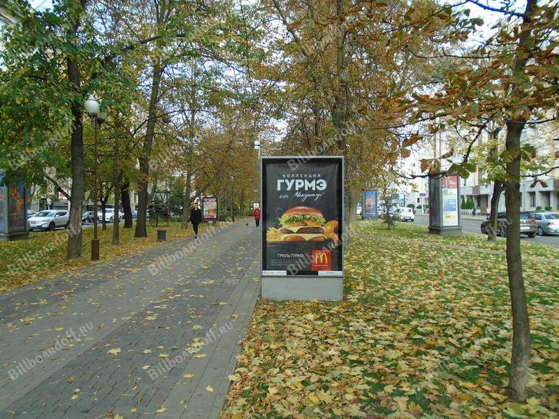 Красная № 111/1 (в центре бульвара)