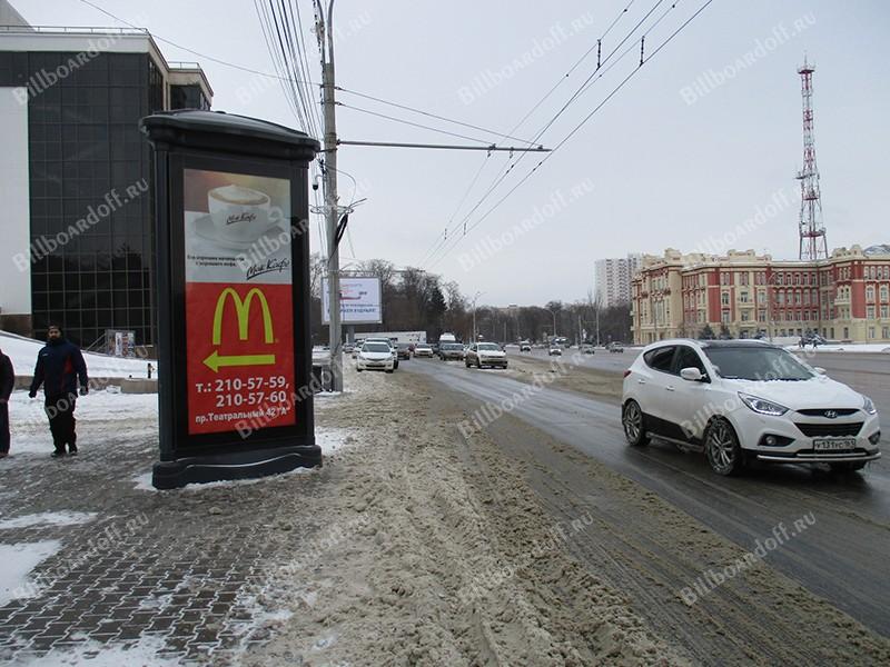 Театральная пл. 1 (в 15 м от остановки) Театральная пл. 1 (в 15 м от остановки)