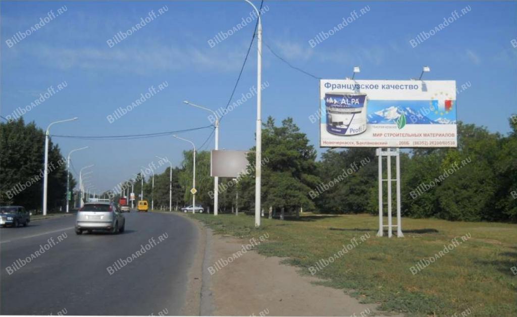 Баклановский пр., пересечение с пер. Багаевский, справа по направлению движения из центра города Баклановский пр., пересечение с пер. Багаевский, справа по направлению движения из центра города