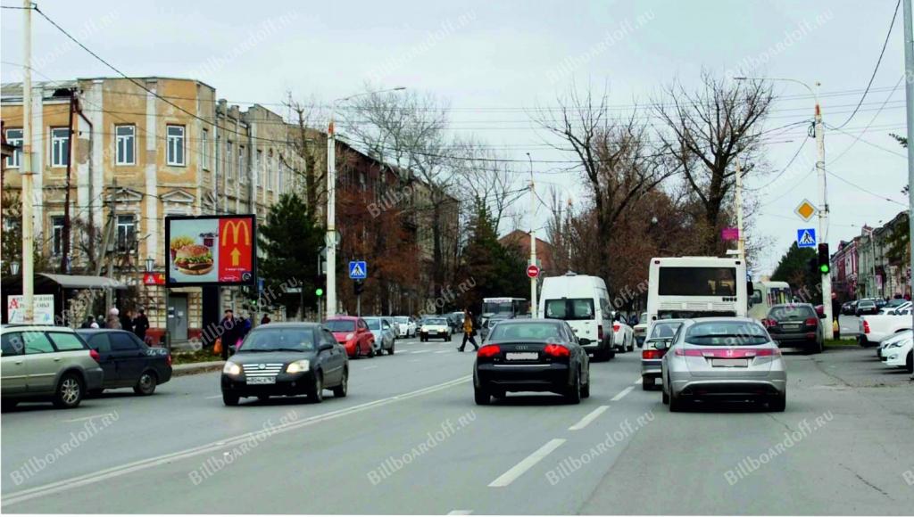 Орджоникидзе ул. и пр. Платовский, слева по ходу движения, центр города.