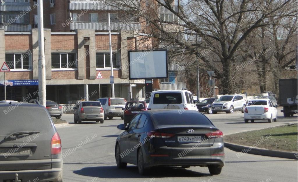 Баклановский пр, пересечение с ул. Первомайской, справа по направлению движения, центр города