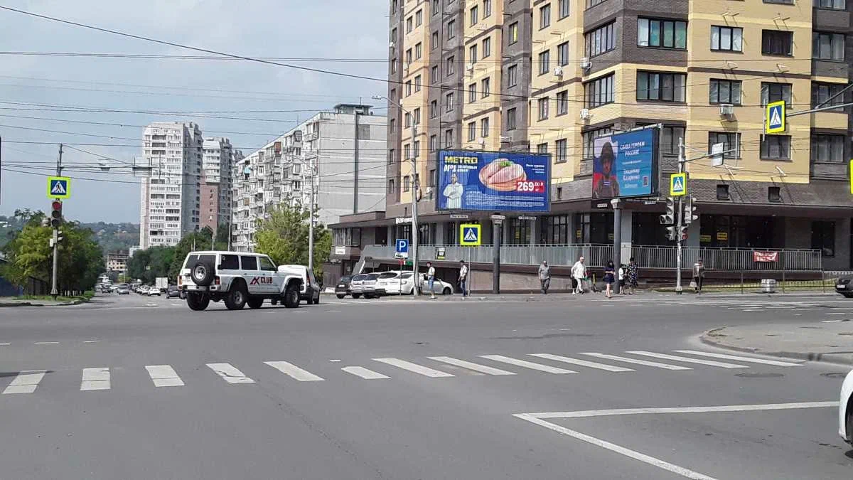 Комарова б-р 20В/Добровольского 9А п. 2