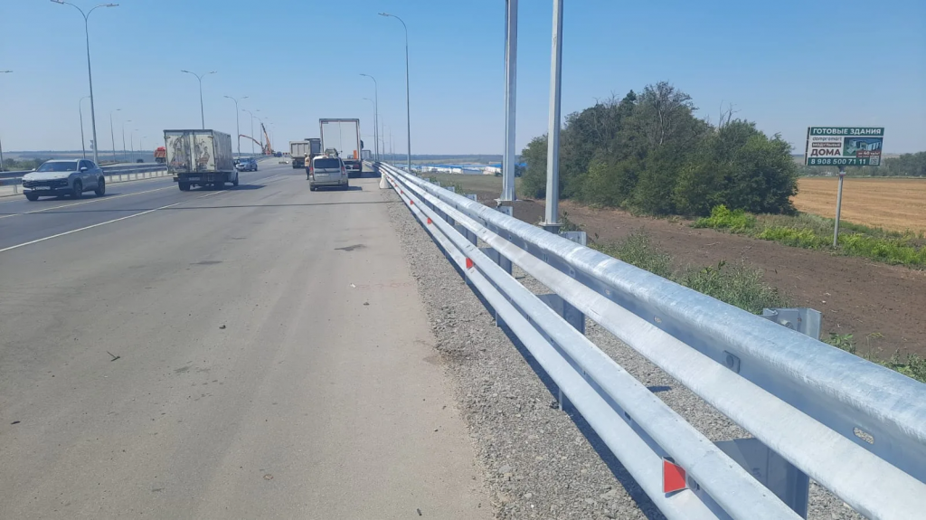 Северный обход км15 +600 справа от М4 Дон, перед кольцом Ашан